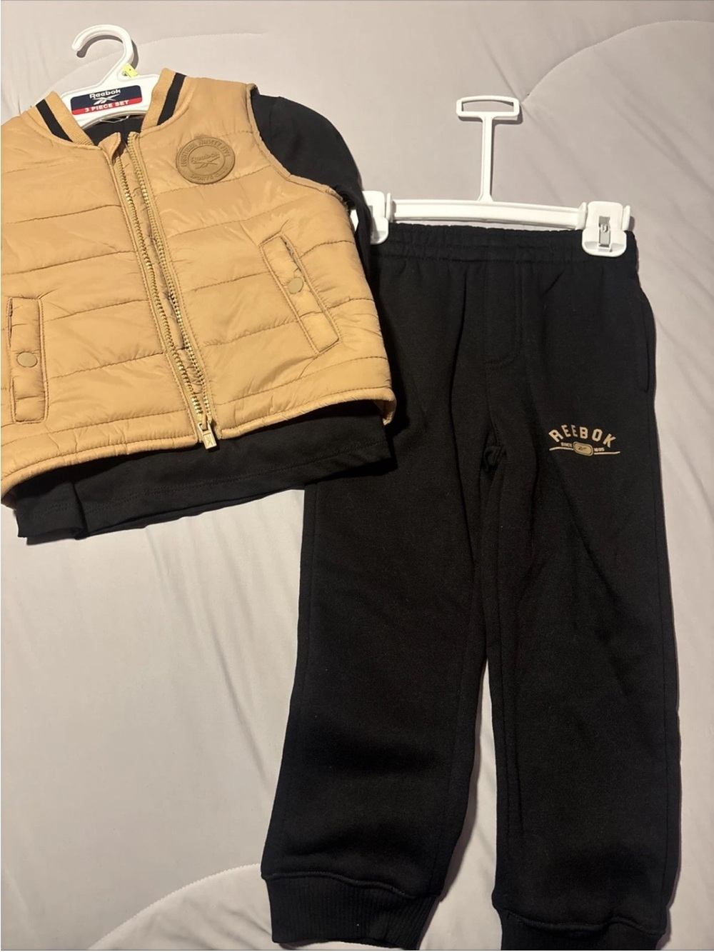 Reebok Kids Black Jogger Pants with Tan Puffer Vest Set size 4